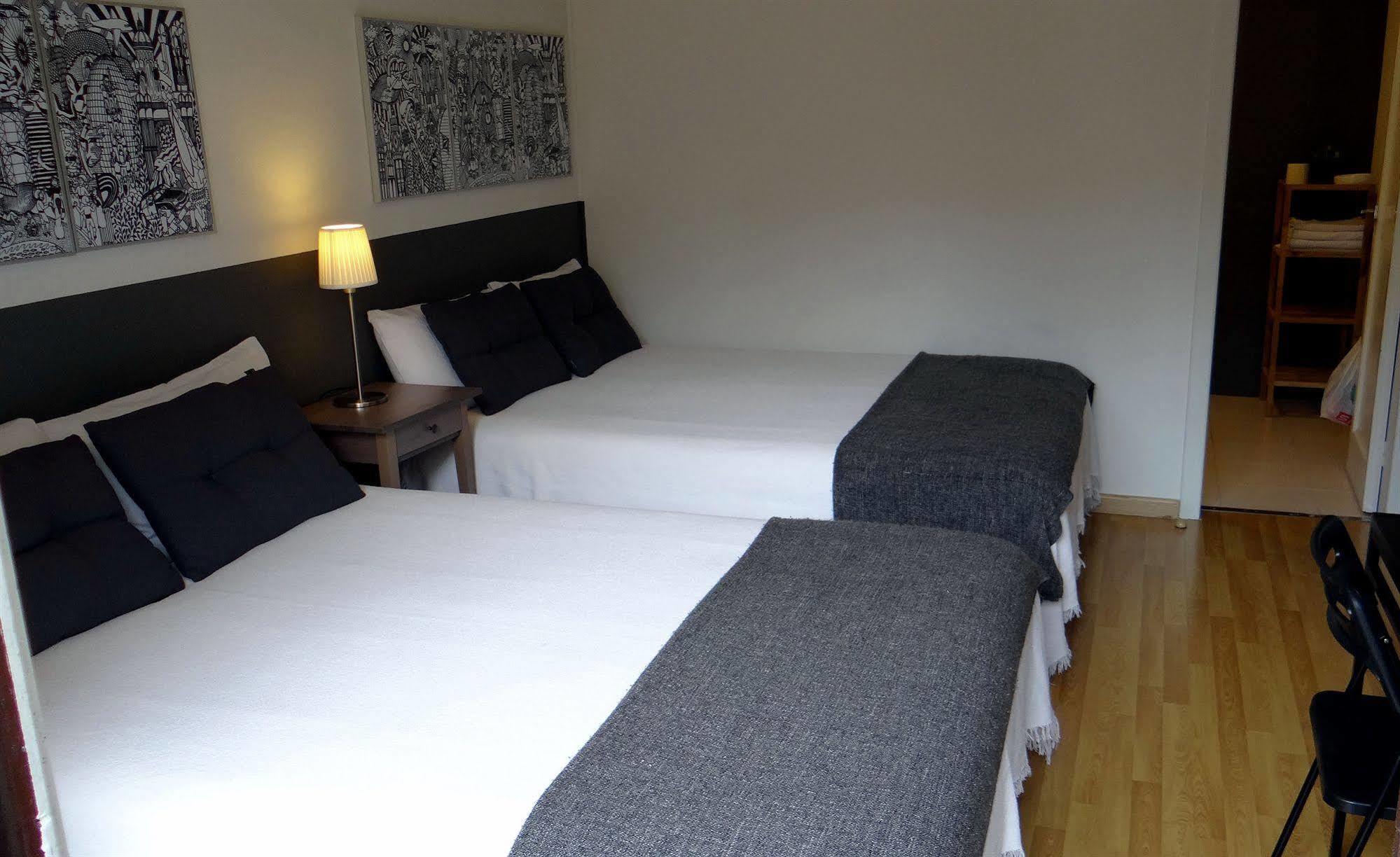 El Ninot Hostel *